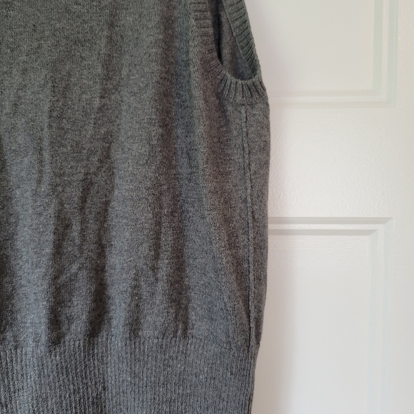 Hollister Sweater vest - Picture 5 of 11